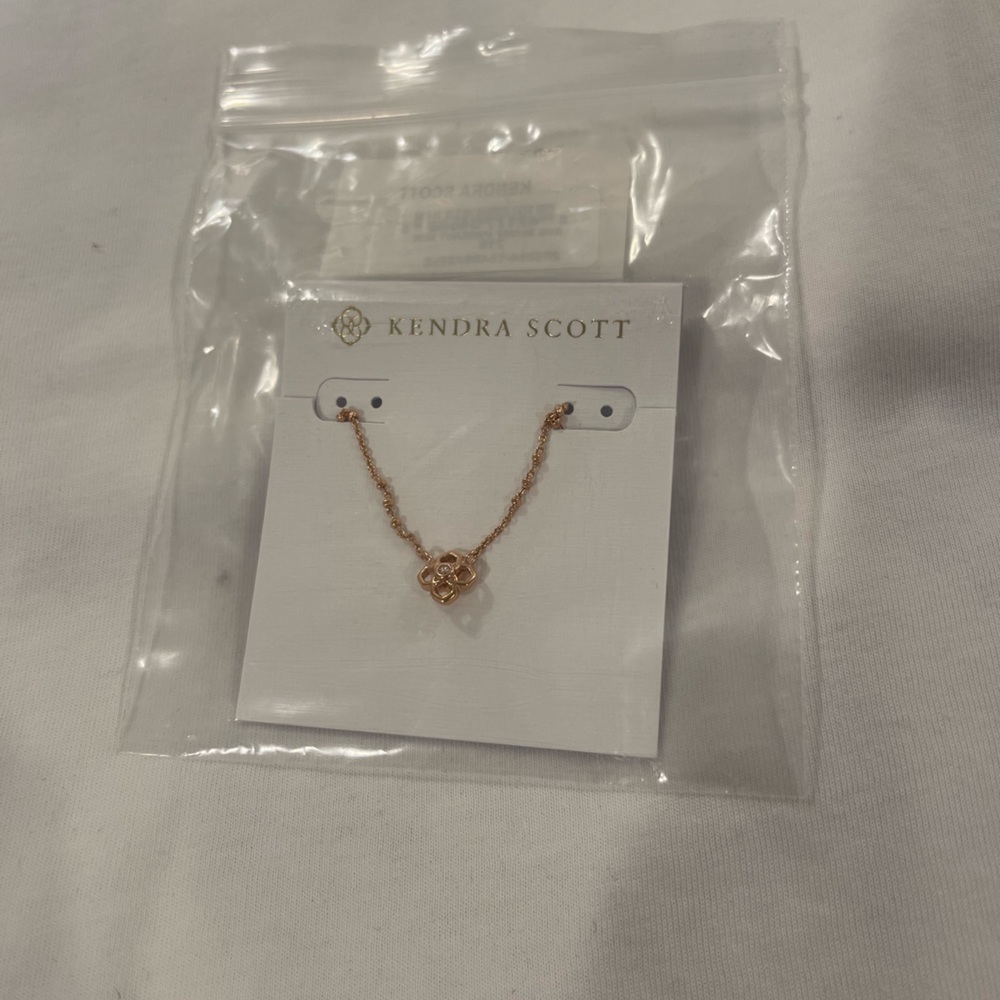 Kendra Scott rose gold necklace